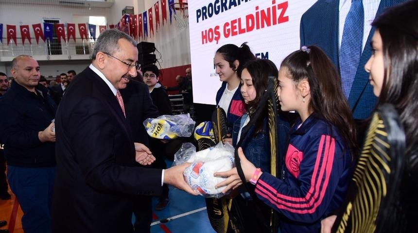 İsmail Erdem: "Ataşehir sporun merkezi olacak"