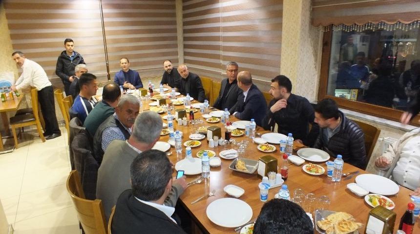 Kayyum Başkandan belediye &ccedil;alışanlarına veda yemeği