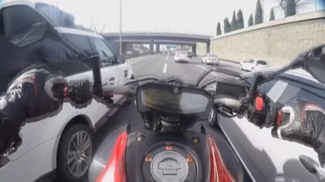 Motosikletli trafik magandasının TEM'de tehlikeli hareketleri