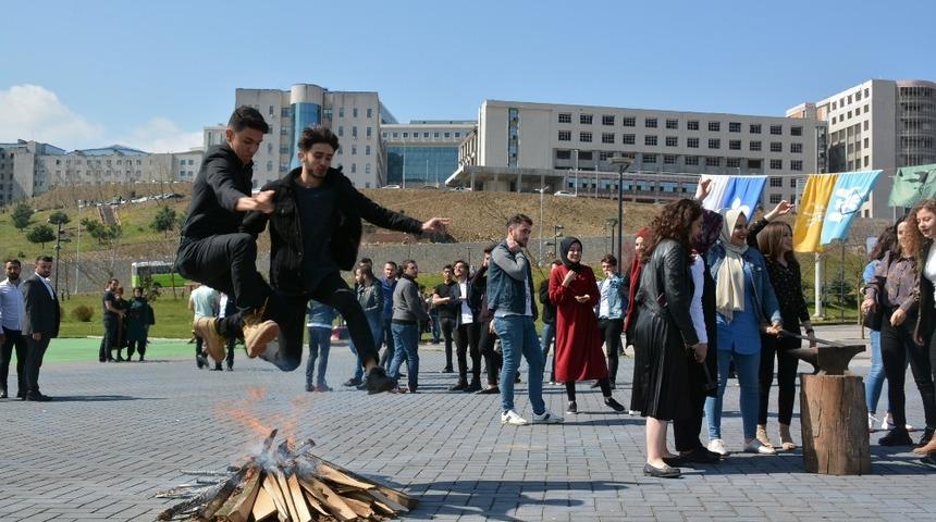 Üniversite öğrencileri Nevruz Bayramını kutladı