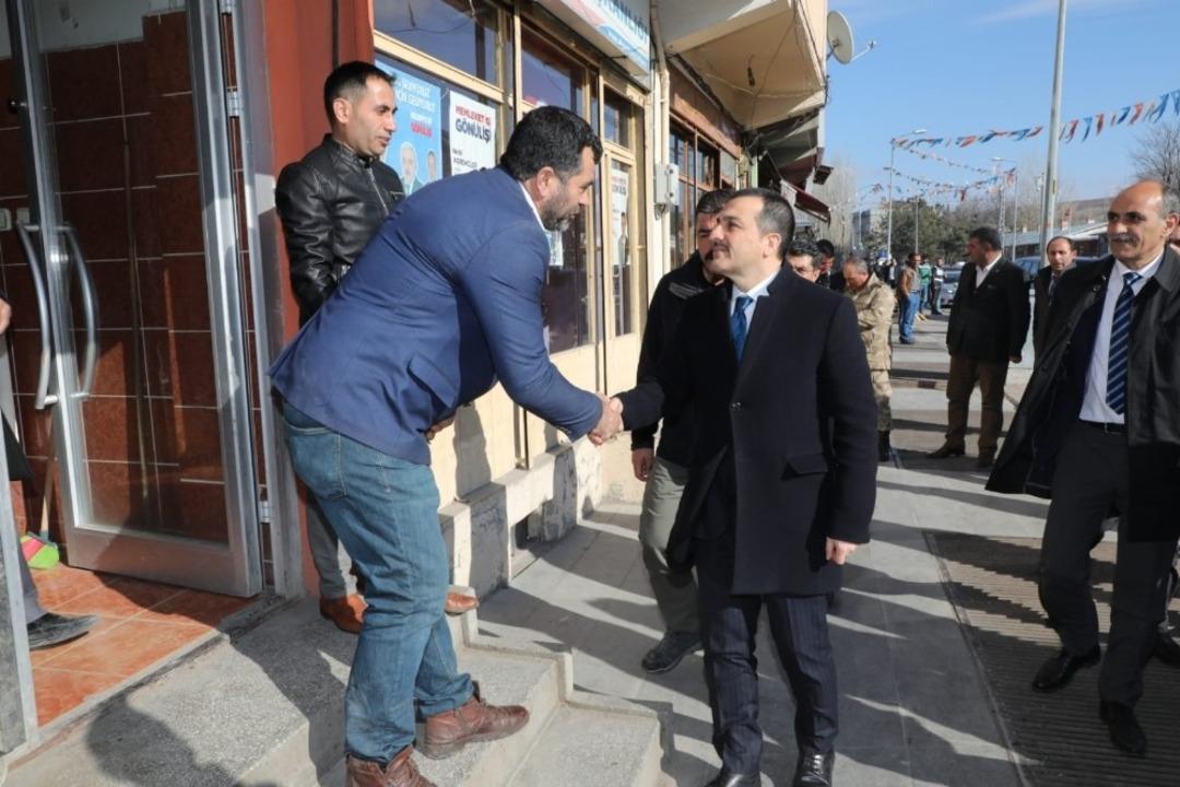 Vali &Ouml;ks&uuml;z Digor&rsquo;da incelemelerde bulundu