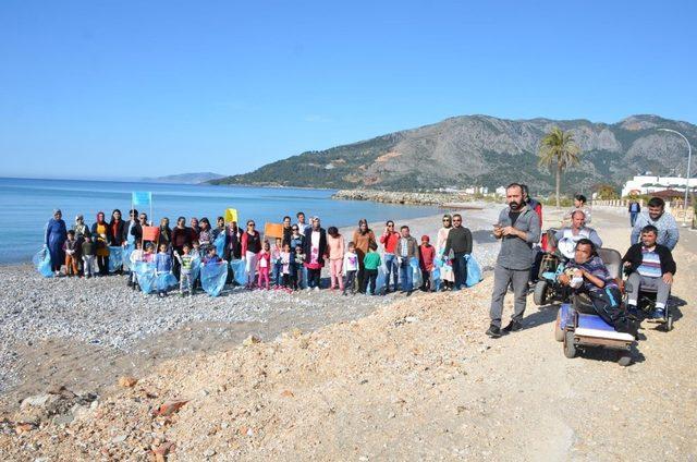 Ana sınıfı öğrencileri ve engelliler, Bozyazı sahilini temizledi