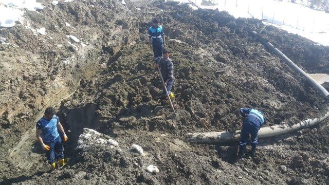 Heyelan içme suyu şebek hattına zarar verdi