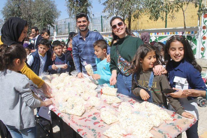 Silopi’de öğrenciler düzenledikleri kermeste şarkı söyleyerek eğlendi G4