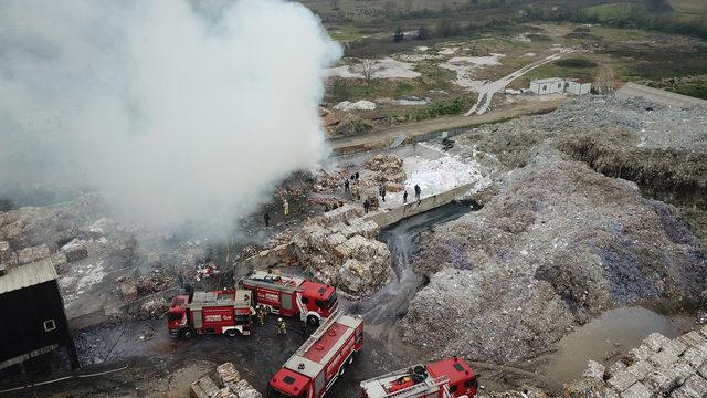 Çekmeköy'de kağıt fabrikasında yangın