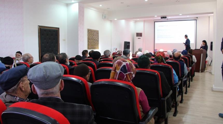 Huzurevi sakinlerine, "Yaşlı Sağlığı" eğitimi
