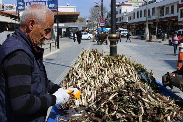 Kenger bitkisi tezgahlarda yerini aldı