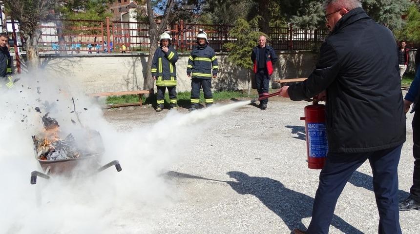 Hisarcık Milli Eğitim M&uuml;d&uuml;rl&uuml;ğ&uuml;n&uuml;n Yangın S&ouml;nd&uuml;rme ekiplerine eğitim