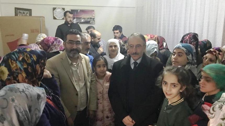 Gezer, miting havasında ev ziyaretlerini s&uuml;rd&uuml;r&uuml;yor