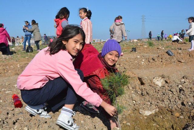 Aliağa’da 600 fidan toprakla buluştu