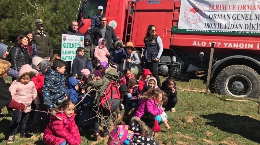 Edremitli öğrencilerden Kızılkeçili Hatıra Ormanı
