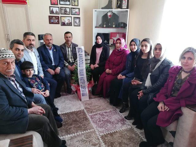 İmam hatipli kız öğrenciler şehit ailesini unutmadı