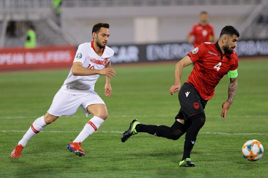 A Milli Futbol Takımı'nda Hakan &Ccedil;alhanoğlu'nun gol&uuml; g&uuml;ndem oldu