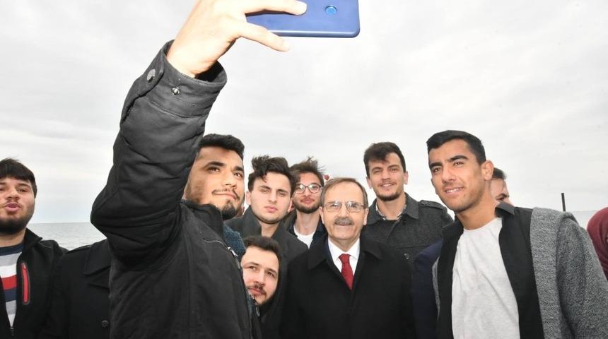 Zihni Şahin: &ldquo;&Ccedil;ocuklarımız ve gen&ccedil;lerimizi mutlu edecek projeleri hızla hayata ge&ccedil;ireceğiz"