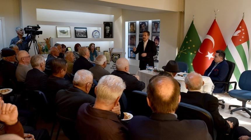 Başkan Ata&ccedil;, &Ccedil;erkeslerle buluştu