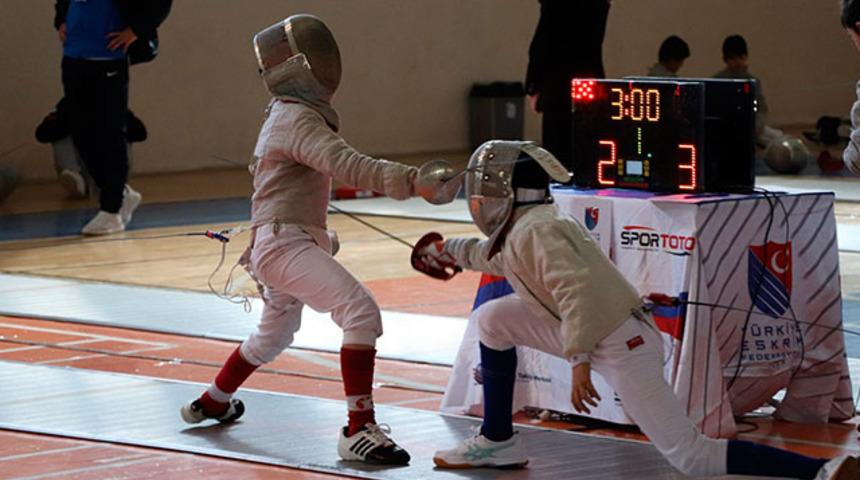 Karaman'da açık eskrim turnuvası başladı