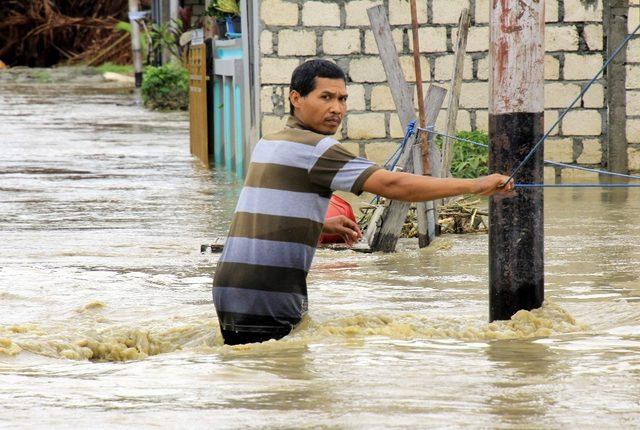 Endonezya’daki sel felaketinde ölü sayısı 112’ye yükseldi