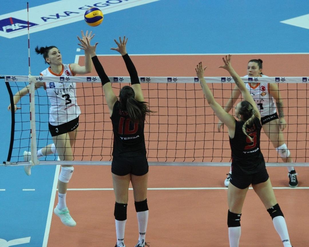 AXA Sigorta Kupa Volley&rsquo;de ilk finalist Eczacıbaşı Vitra