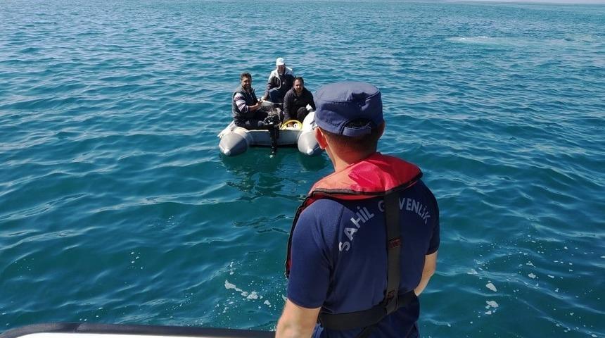 Denizde Botları arızalanan Türk’leri Sahil Güvenlik kurtardı