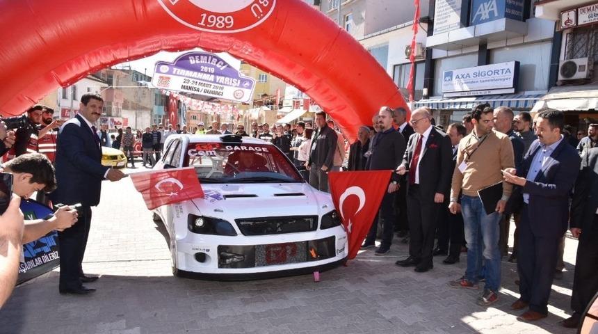Demirci’deki ’Türkiye Tırmanma Yarışı’nın startını başkanlar verdi