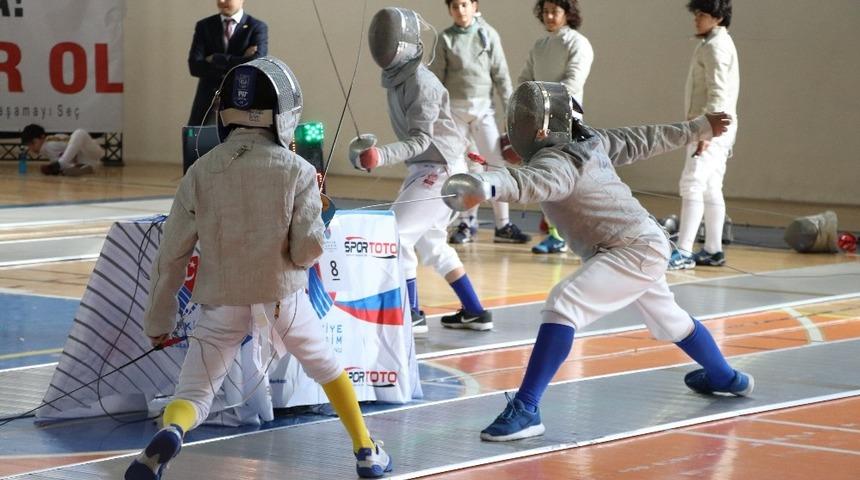 Karaman&rsquo;da A&ccedil;ık Eskrim Turnuvası başladı