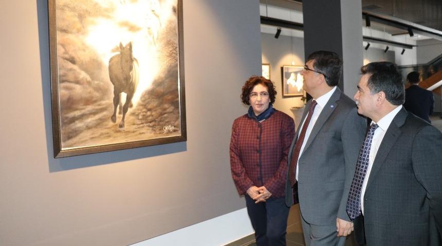 Fadıloğlu, Song&uuml;l Akkuş&rsquo;un resim sergisine katıldı