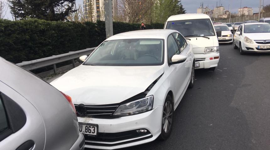 D-100'de zincirleme trafik kazası!