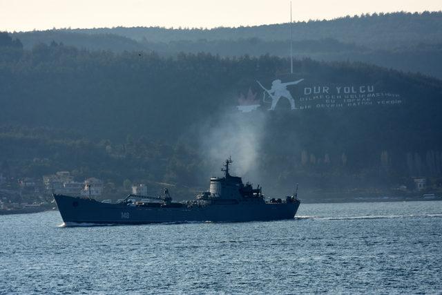 Askeri araç yüklü Rus savaş gemisi, Akdeniz'e doğru yol aldı