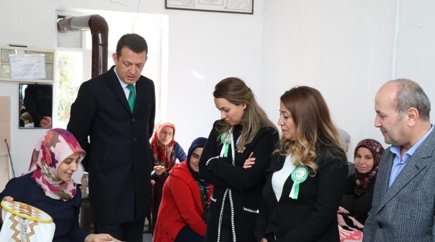 &Uuml;rkmezer, turistik ve hediyelik eşya yapım kursunu ziyaret etti