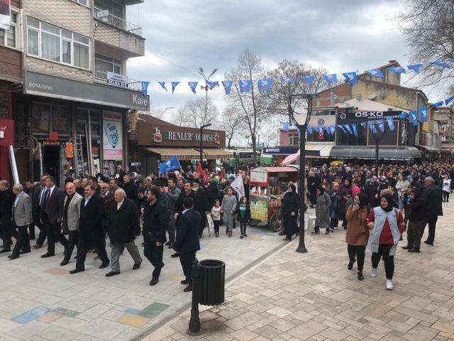 AK Parti Alaplı’da 3 bin kişiyle gövde gösterisi yaptı