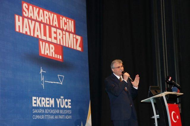 AK Parti Sakarya Büyükşehir Belediye Başkan adayı Ekrem Yüce projelerini tanıttı