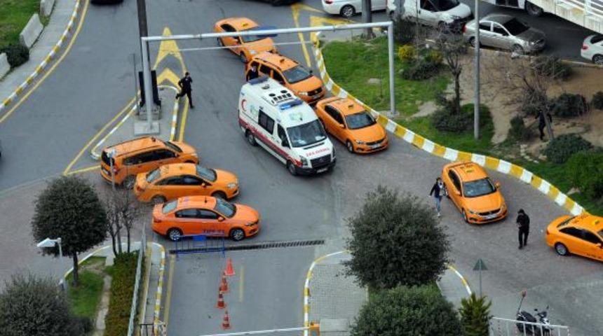 Alman yolcu Atatürk Havalimanı'nda 25 metreden düşerek hayatını kaybetti