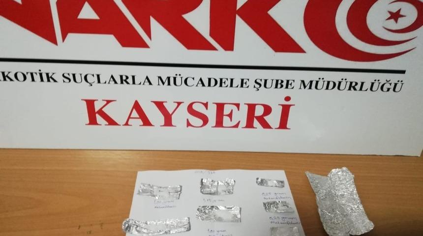 Uyuşturucu taciri 2 kişi g&ouml;zaltına alındı