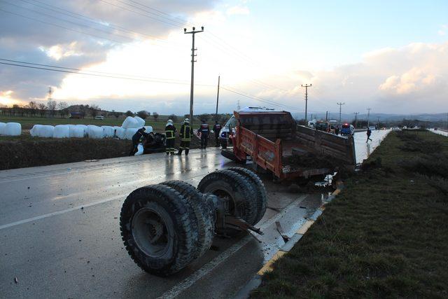 Kastamonu'da otomobil kamyona çarptı, 3 uzman çavuş öldü, 2 kişi yaralandı (2)