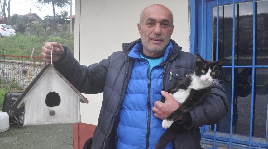 Tesis sorumlusu boş zamanını futbola ve hayvanlara ayırıyor