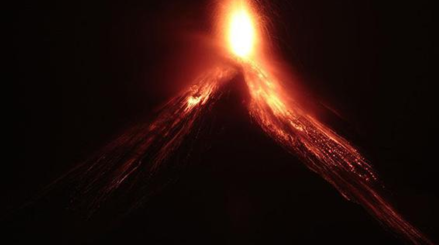 Ülke diken üzerinde! Fuego yanardağı için alarm seviyesi artırıldı