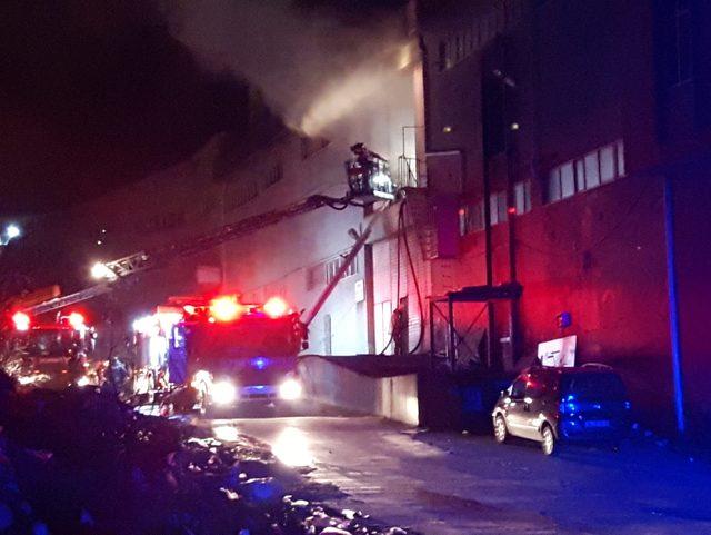 Arnavutköy'de depo yangını