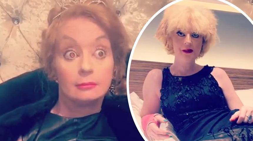Lauren Harries cinsel ilişki sırasında yayın yaptı