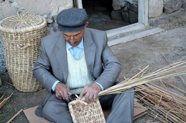 İlçenin son hasırcısı yetiştirecek eleman bulamıyor