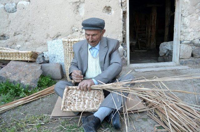 İlçenin son hasırcısı yetiştirecek eleman bulamıyor