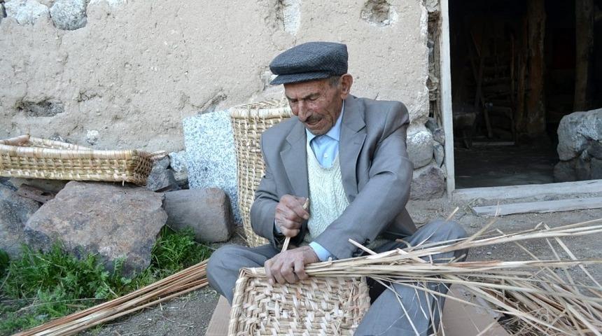 İl&ccedil;enin son hasırcısı yetiştirecek eleman bulamıyor