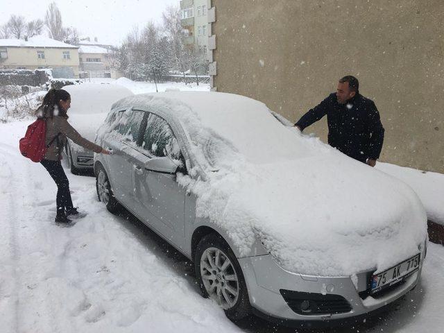 Erzurum ve Ardahan'da kar sürprizi