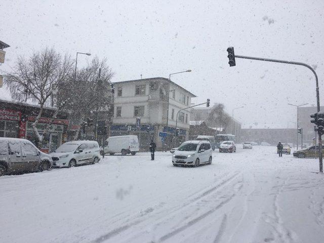 Erzurum ve Ardahan'da kar sürprizi