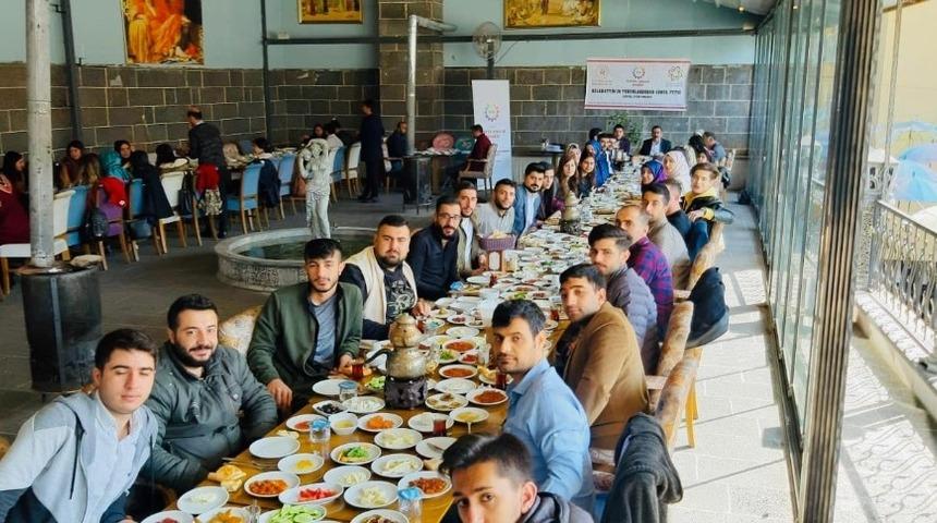 Gezer: "Sandıklara sahip çıkarak, geleceğinize de sahip çıkacaksınız"