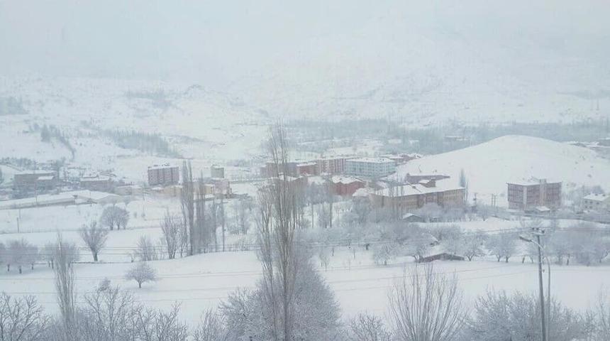 İspir karla uyandı