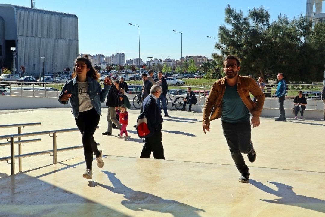 YDS'ye girecek adaylar, maratoncuları aratmadı