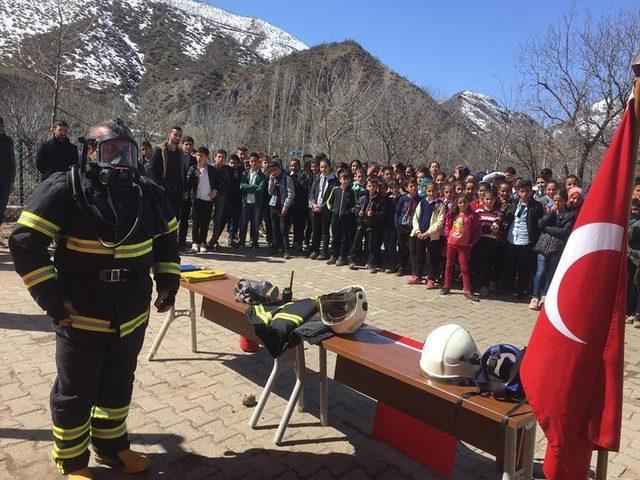 Uludere’de öğrencilere yangın tatbikatı