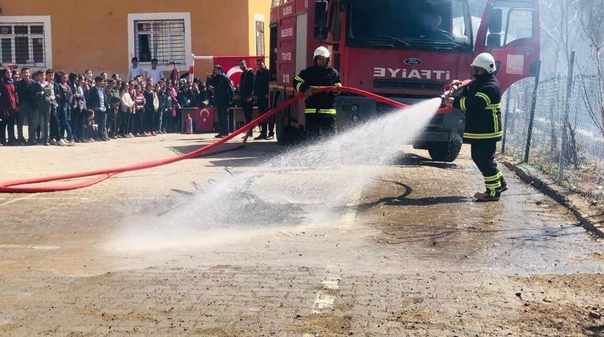 Uludere&rsquo;de &ouml;ğrencilere yangın tatbikatı