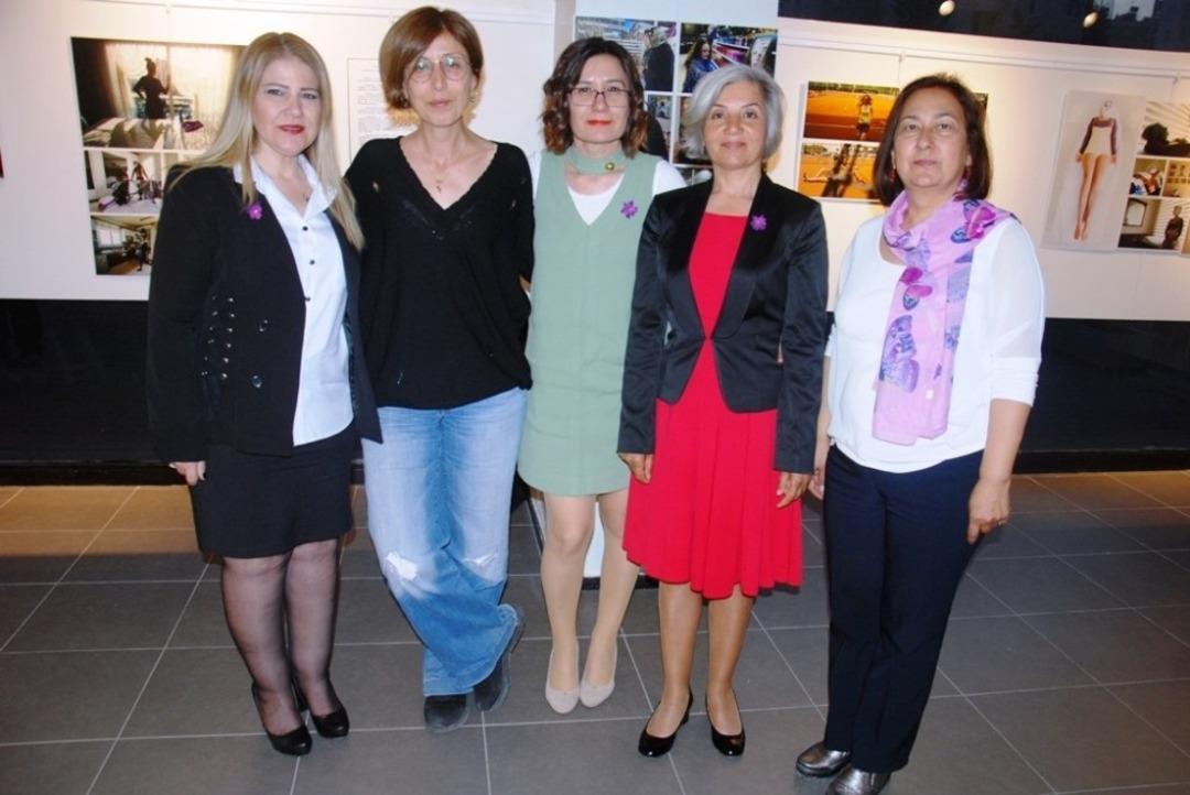 14 kadından fotoğraf sergisi