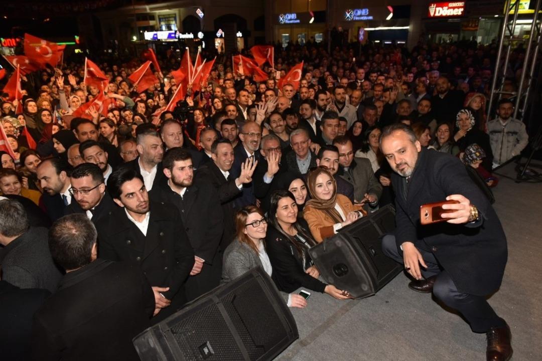 Alinur Aktaş&rsquo;tan Yıldırım ve İneg&ouml;l&rsquo;de g&ouml;vde g&ouml;sterisi